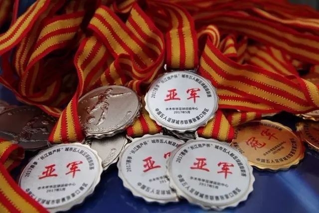 穆西亚拉祝贺凯恩获金球奖：名副其实